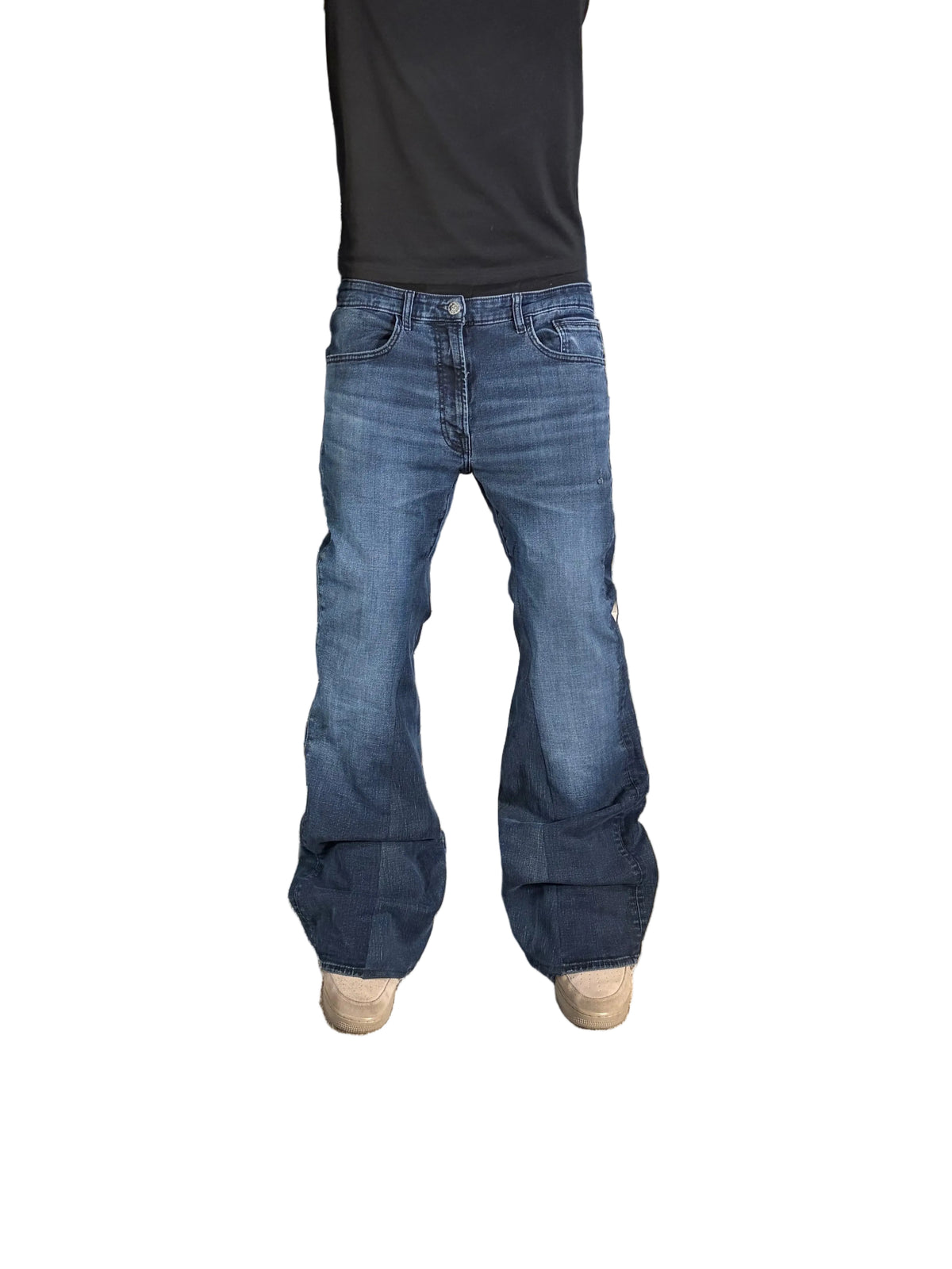 Vintage blue washed bootcut jeans. Size: 36x34