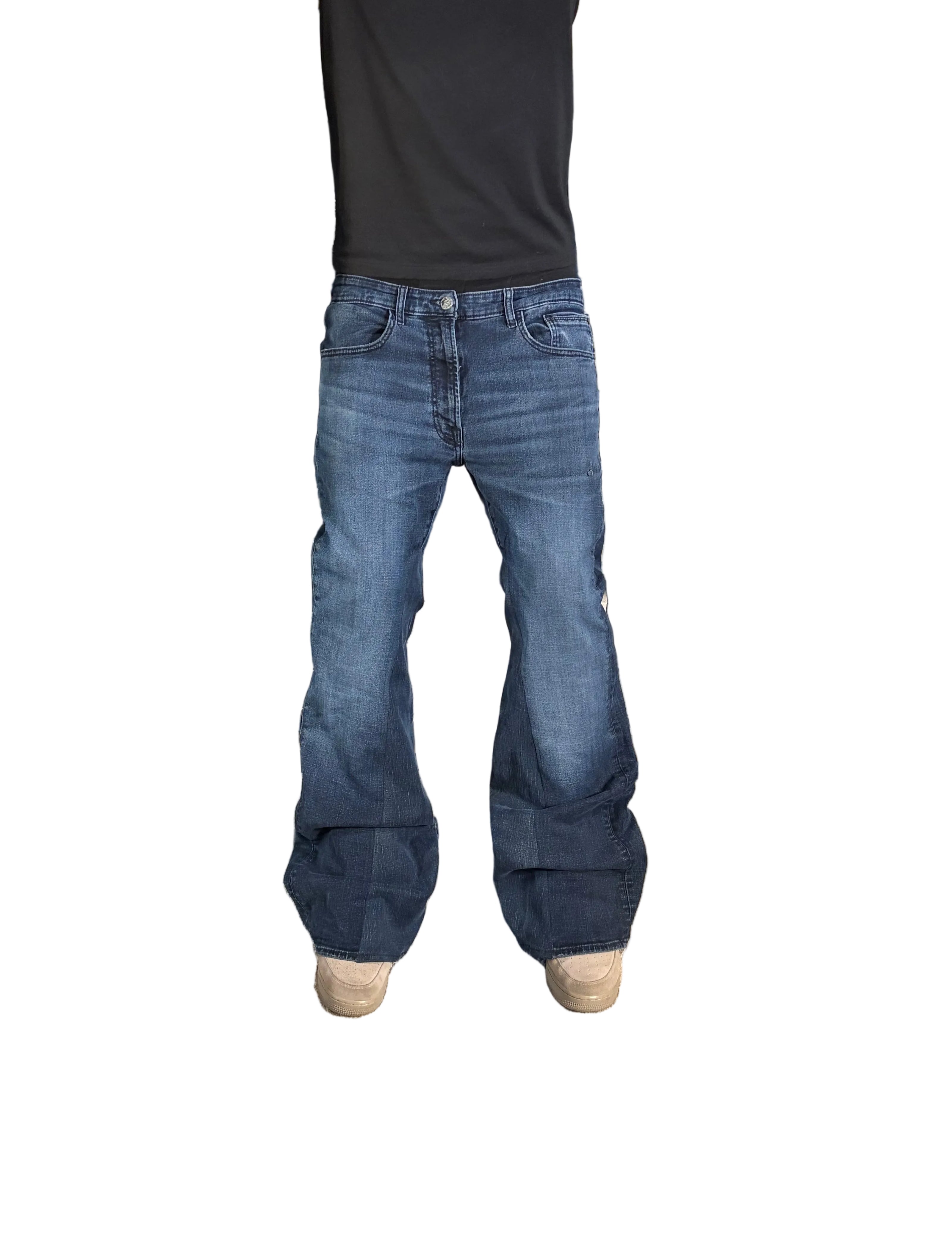 Vintage blue washed bootcut jeans. Size: 36x34
