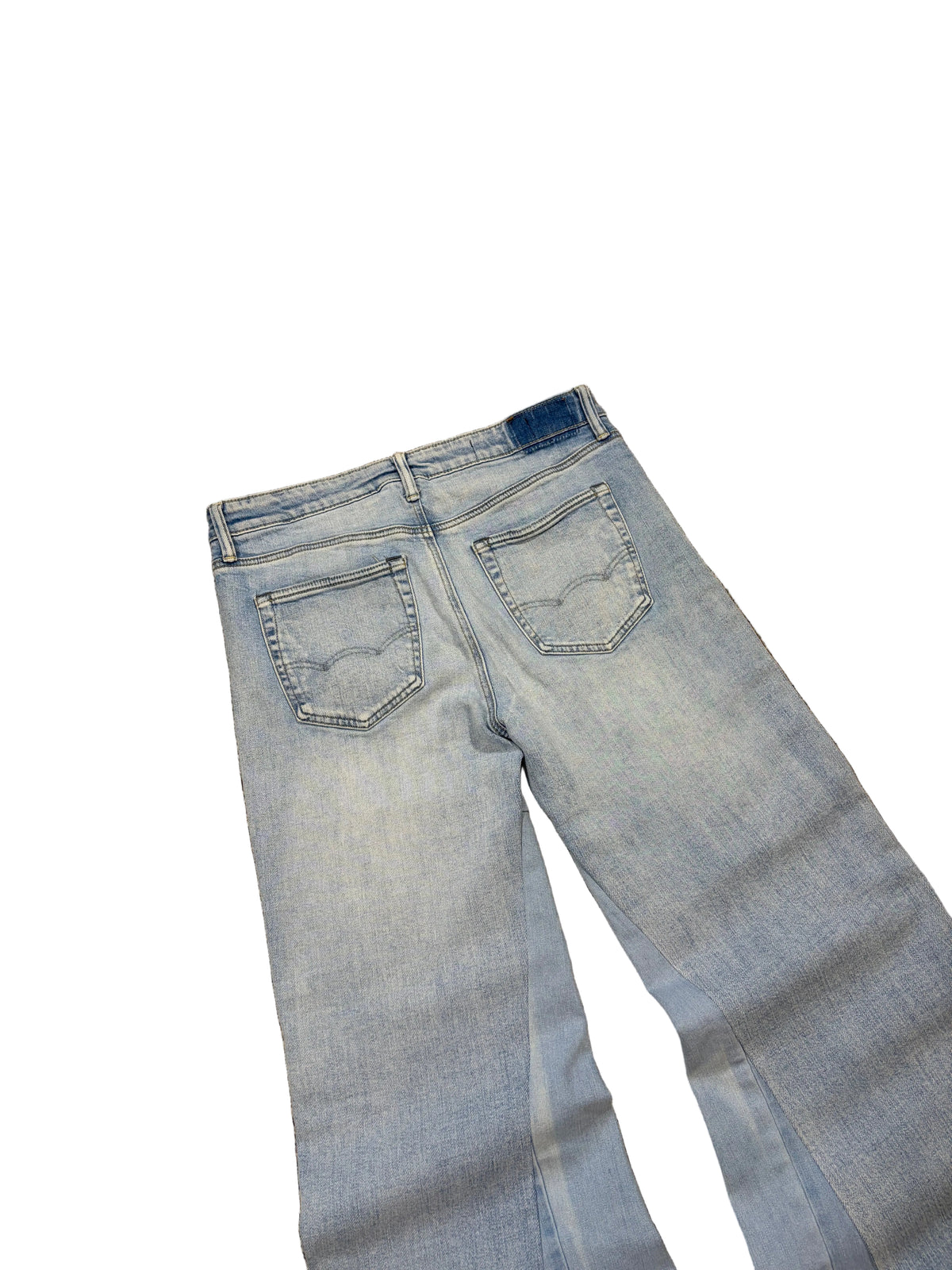 Light blue baggy bootcut jeans. Size: 30x32