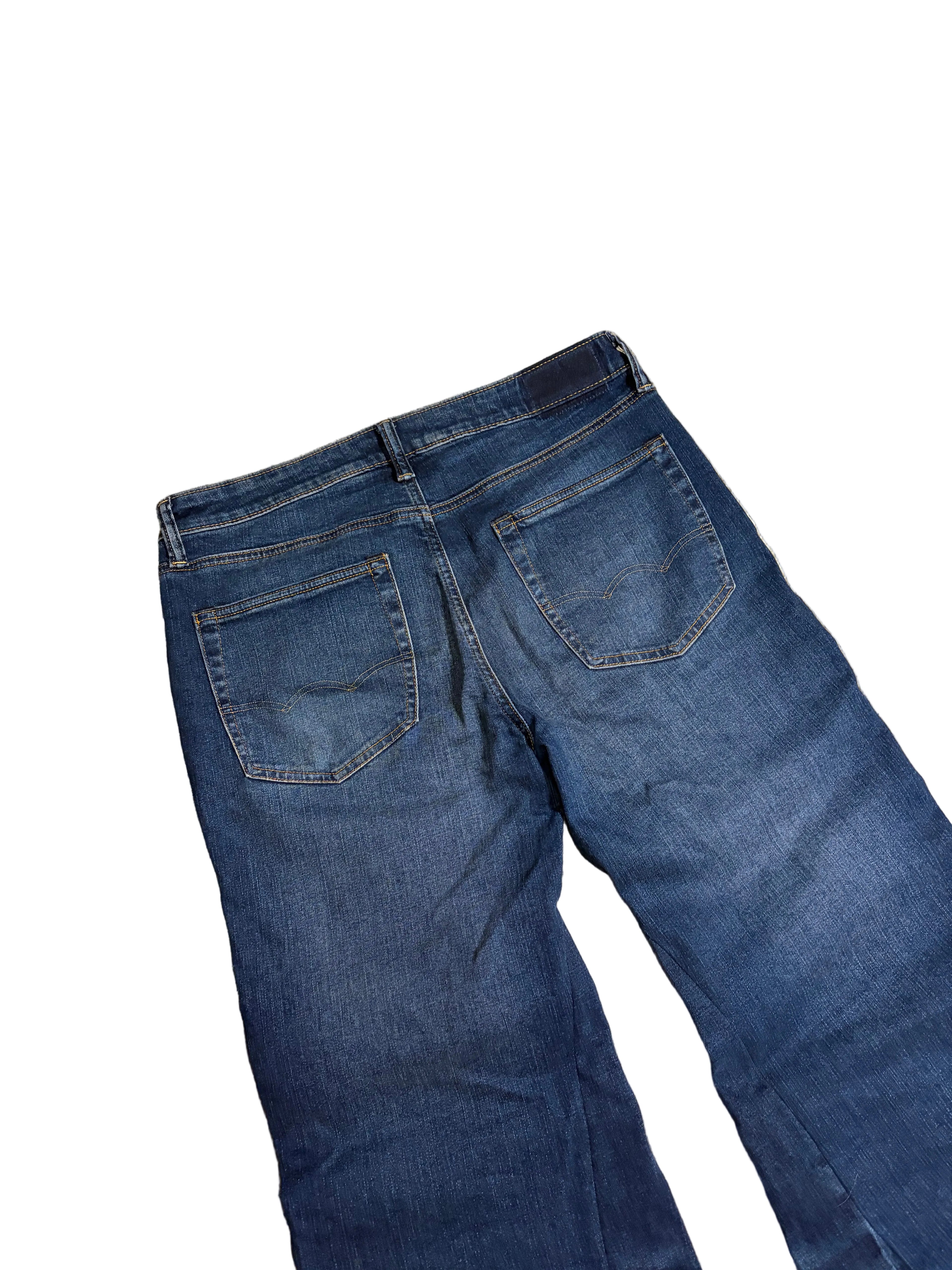 blue washed flared jeans. Size: 32x32