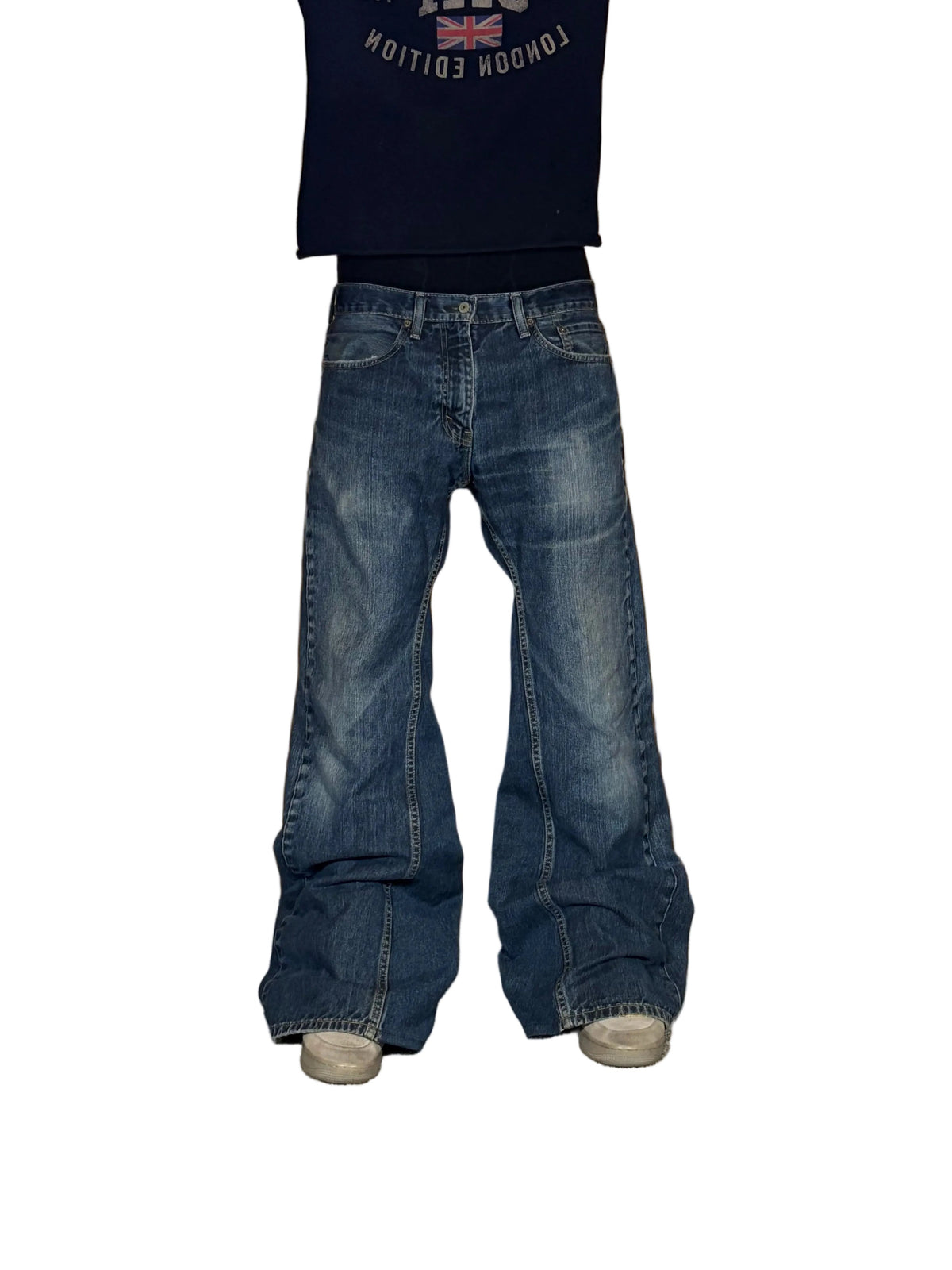 Vintage blue baggy flared jeans. Size: 34x34