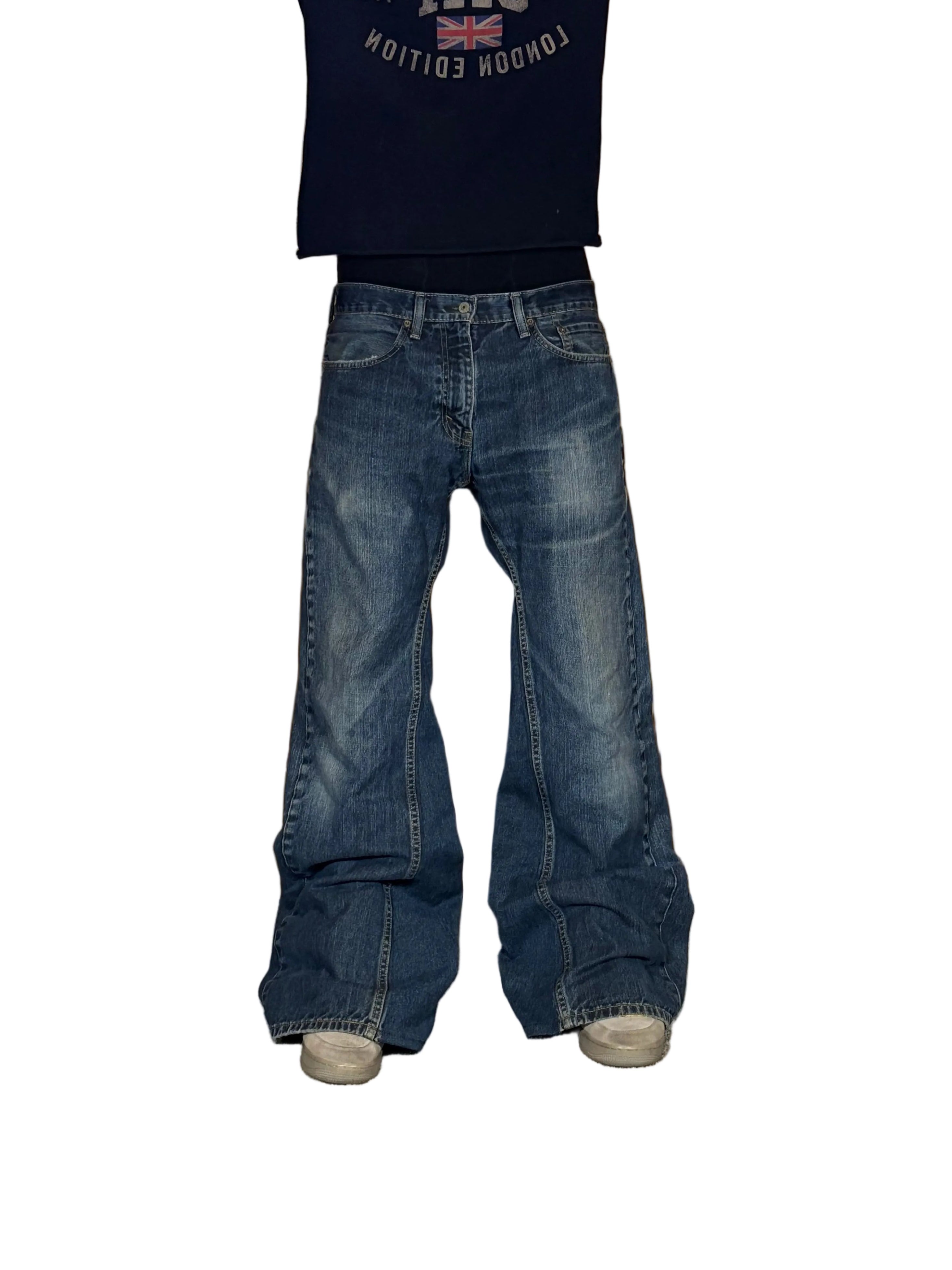 Vintage blue baggy flared jeans. Size: 34x34