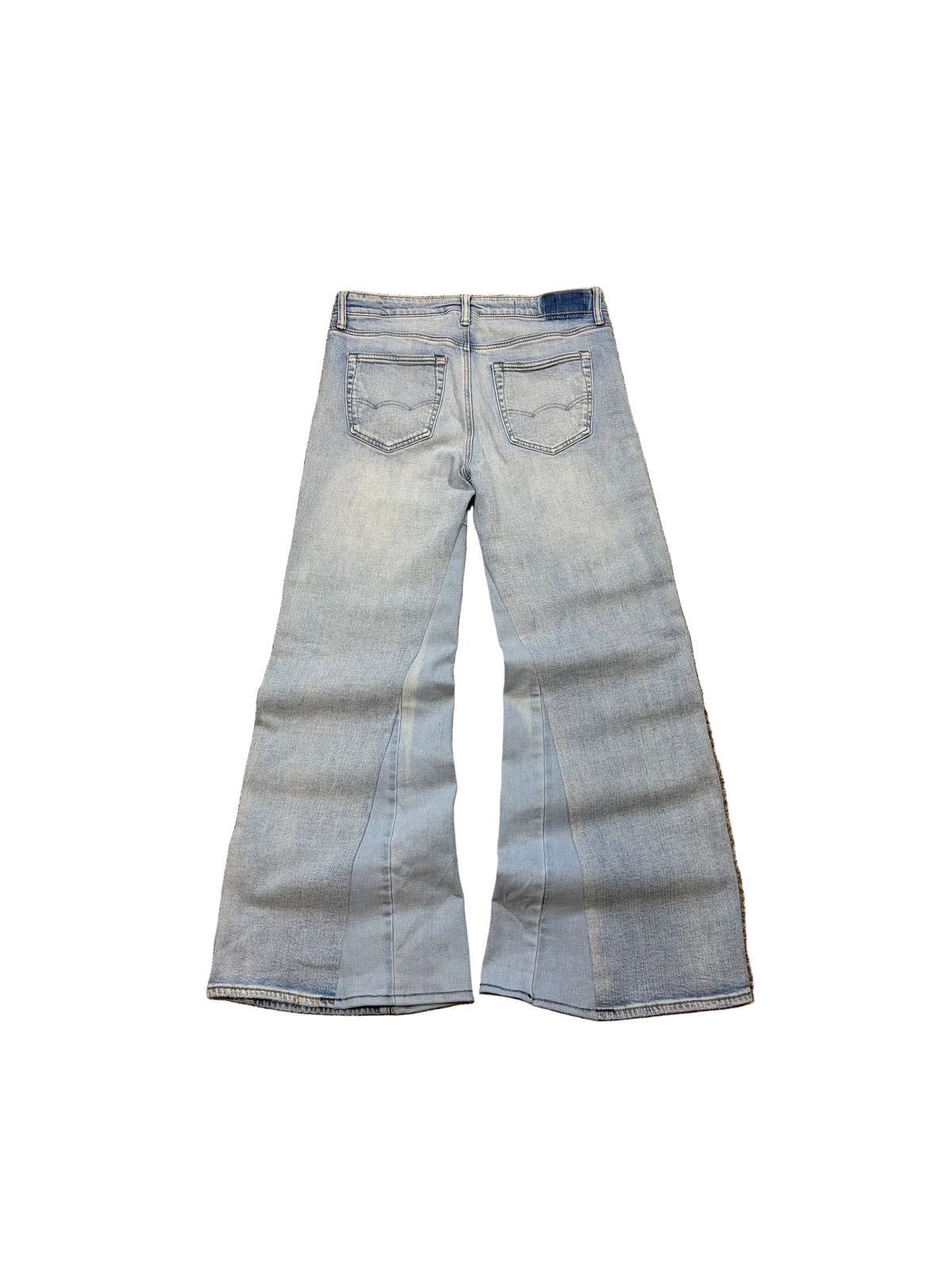 Light blue baggy bootcut jeans. Size: 30x32