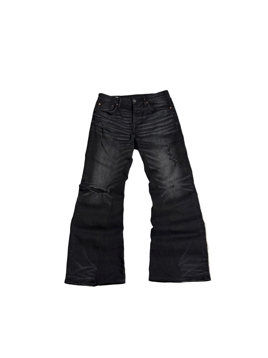 Distressed black flared jeans. Size: 32x34