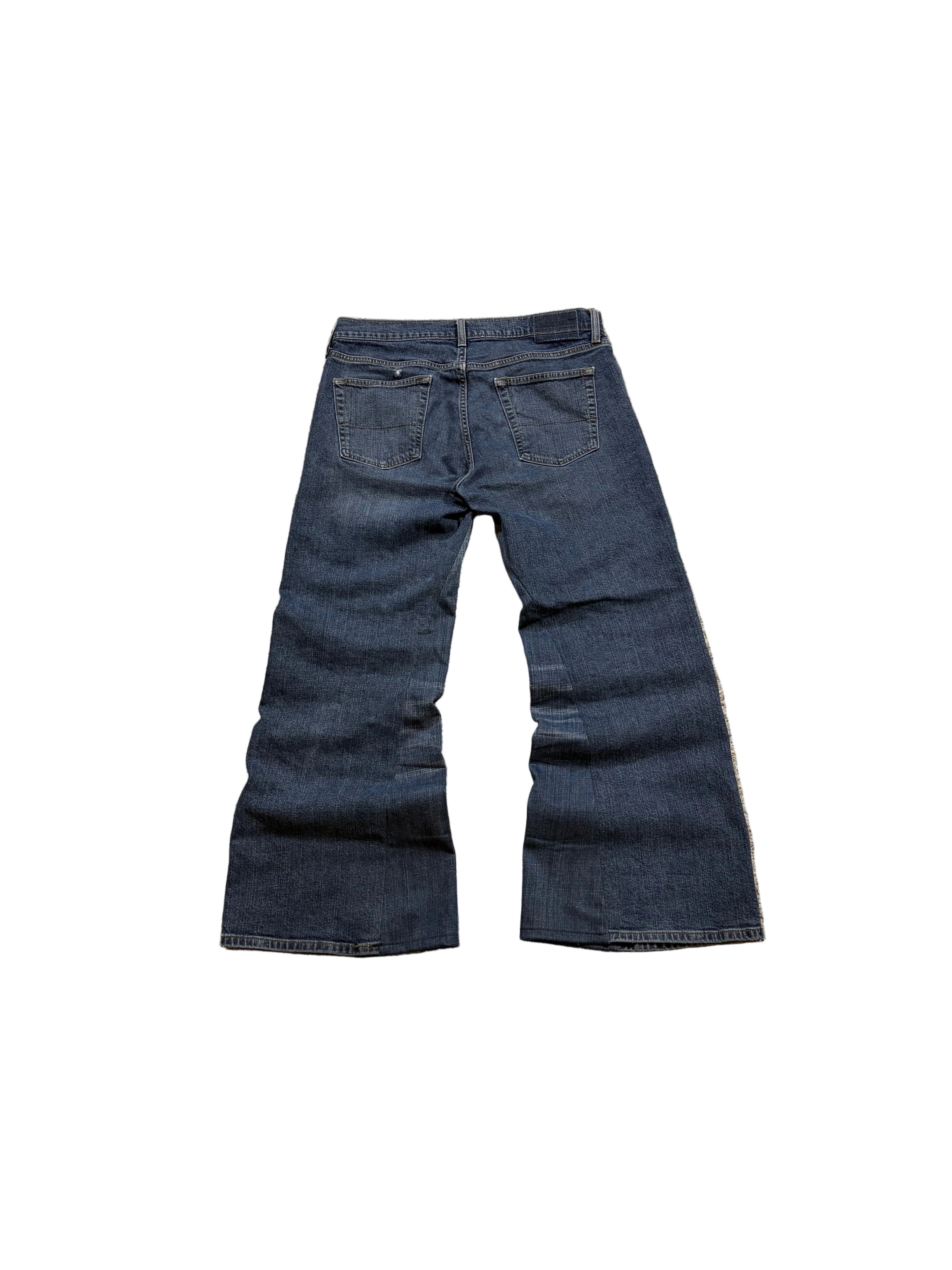 Vintage bootcut jeans. Size: 34x30