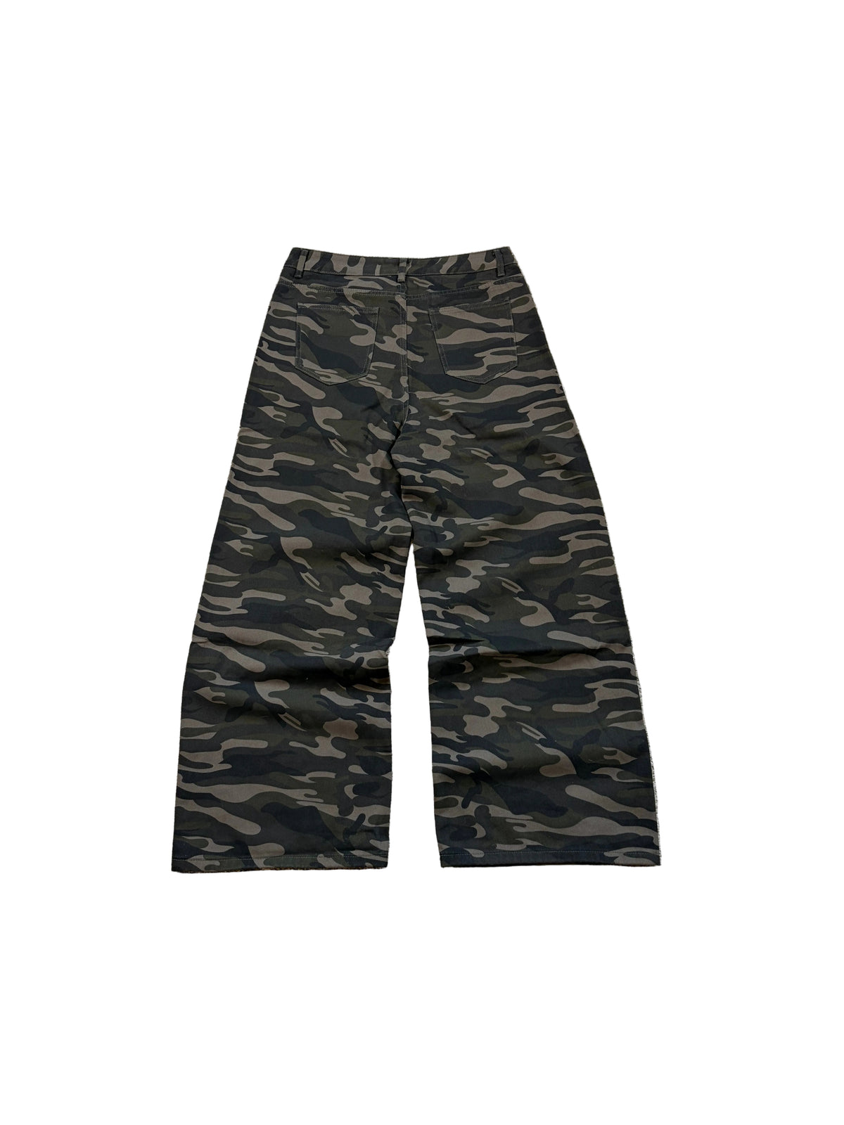 Dark camo baggy ESSENTIAL jeans.