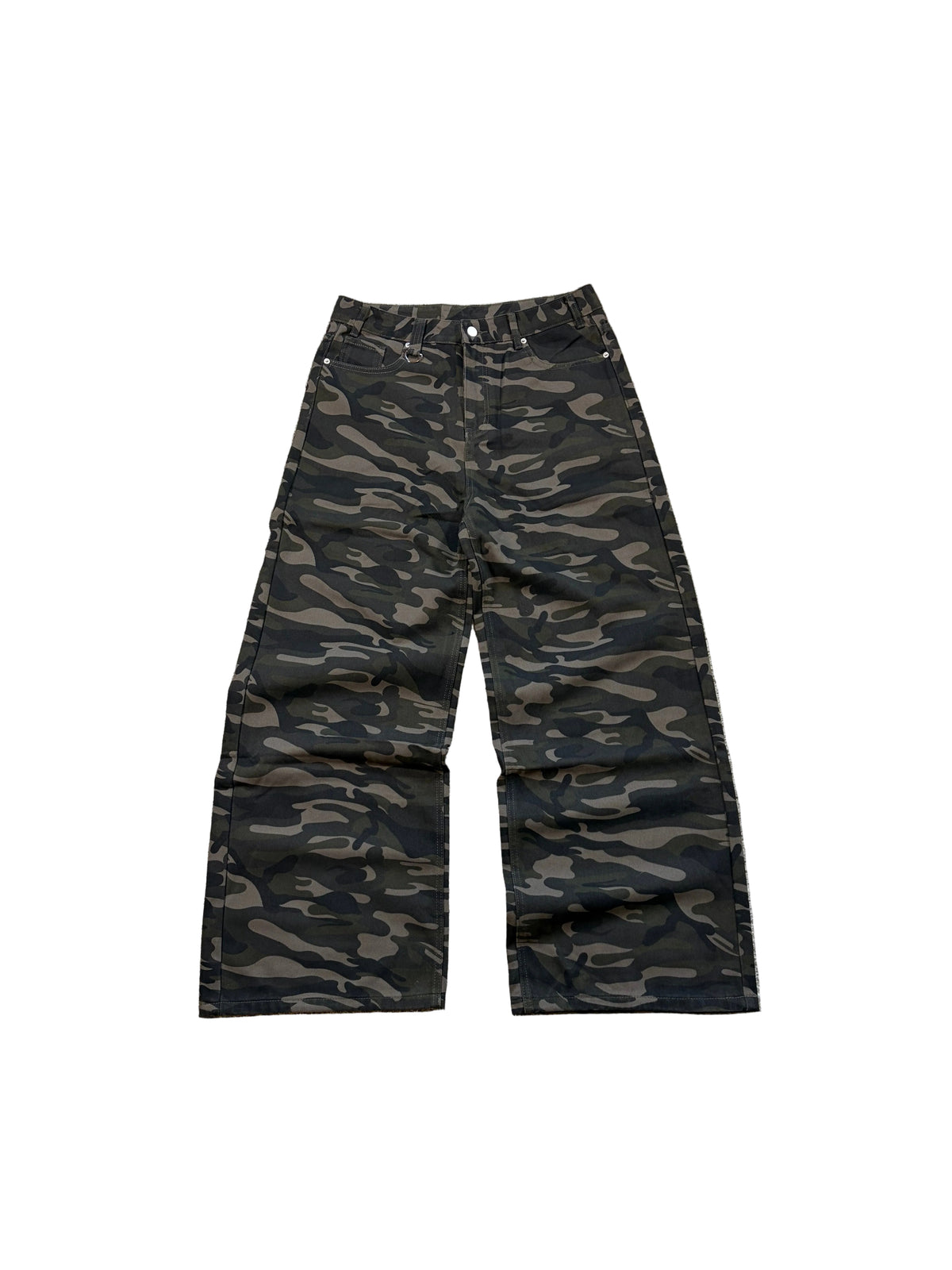 Dark camo baggy ESSENTIAL jeans.