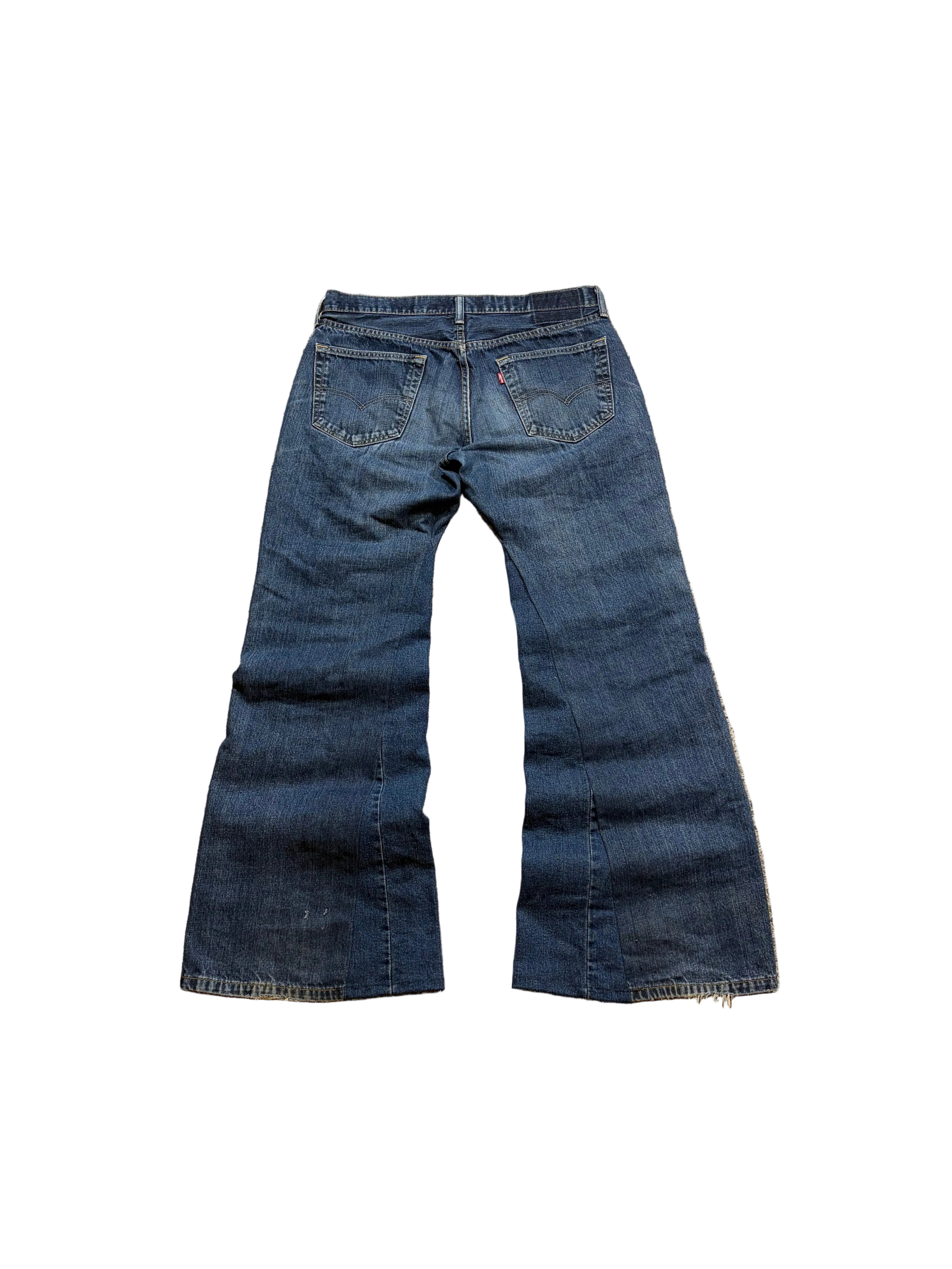 Vintage blue baggy flared jeans. Size: 34x34