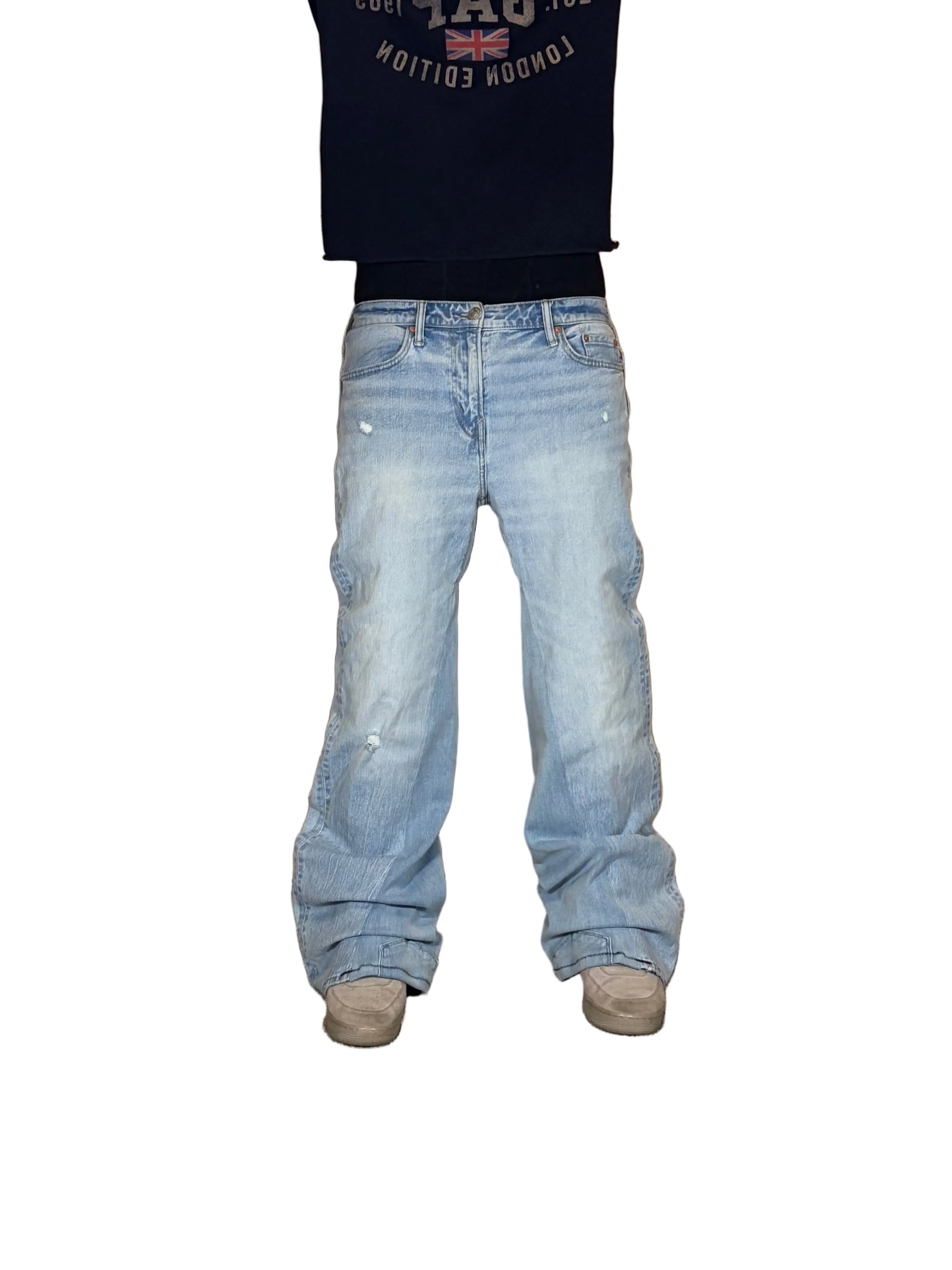 Light blue bootcut jeans. Size: 30x34