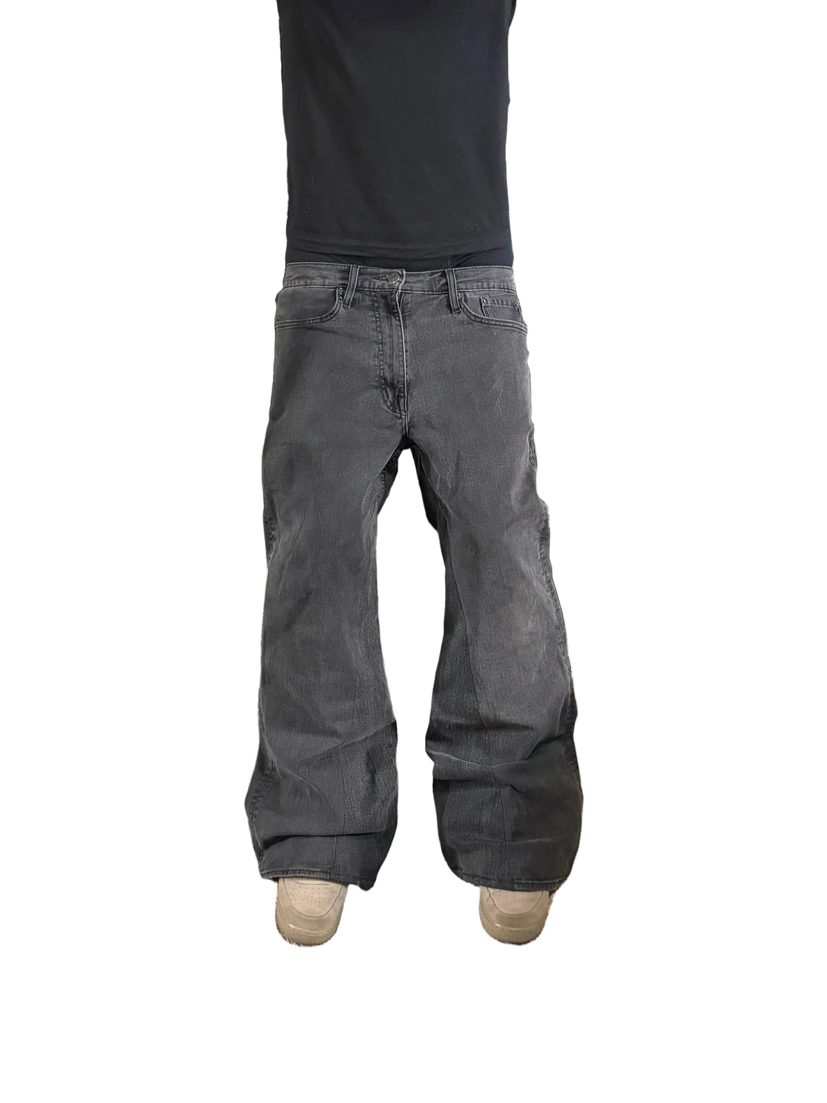 Dark gray baggy flared jeans. Size: 32x32