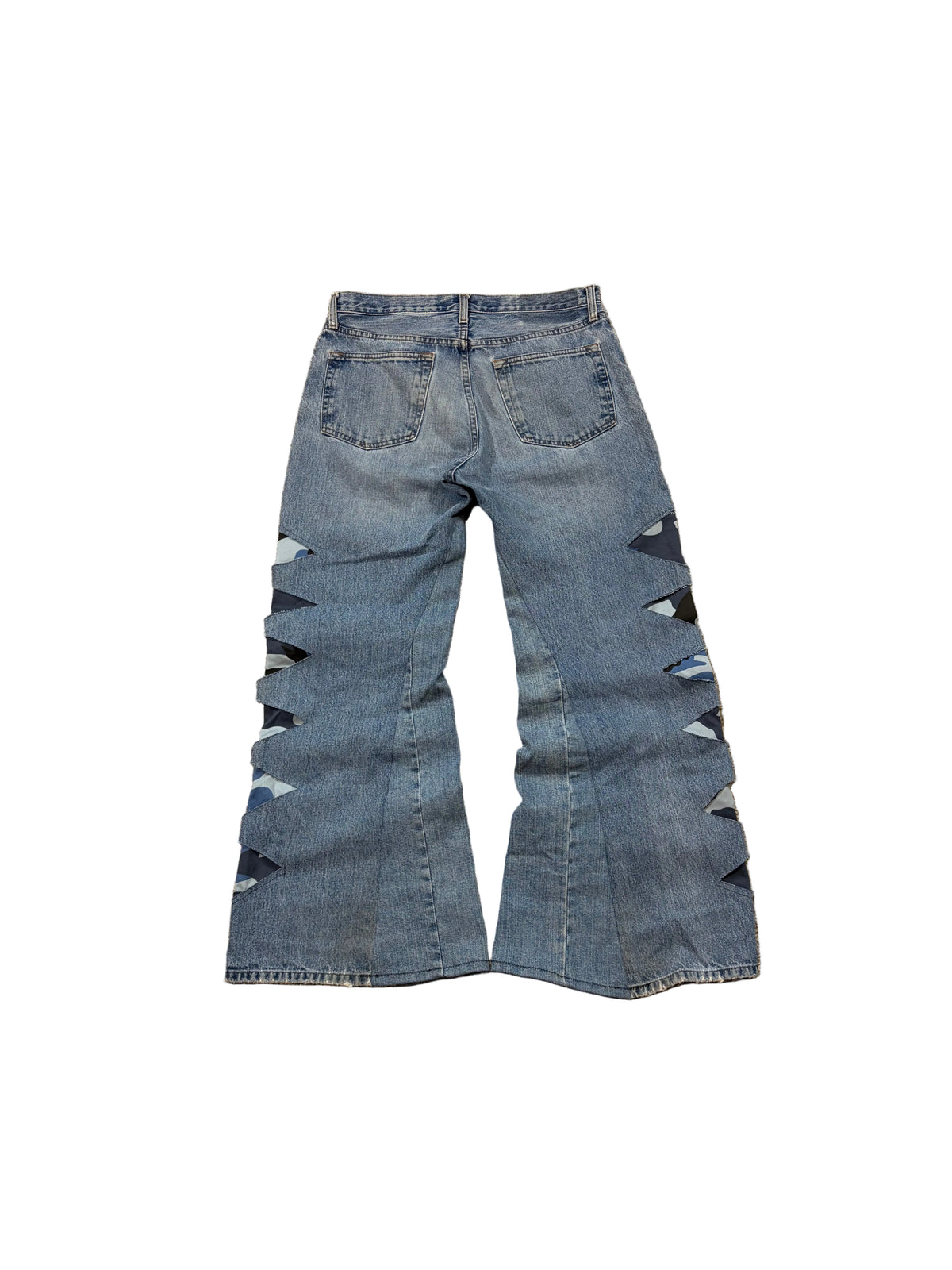 Blue camo distressed baggy bootcut jeans. Size: 33x32