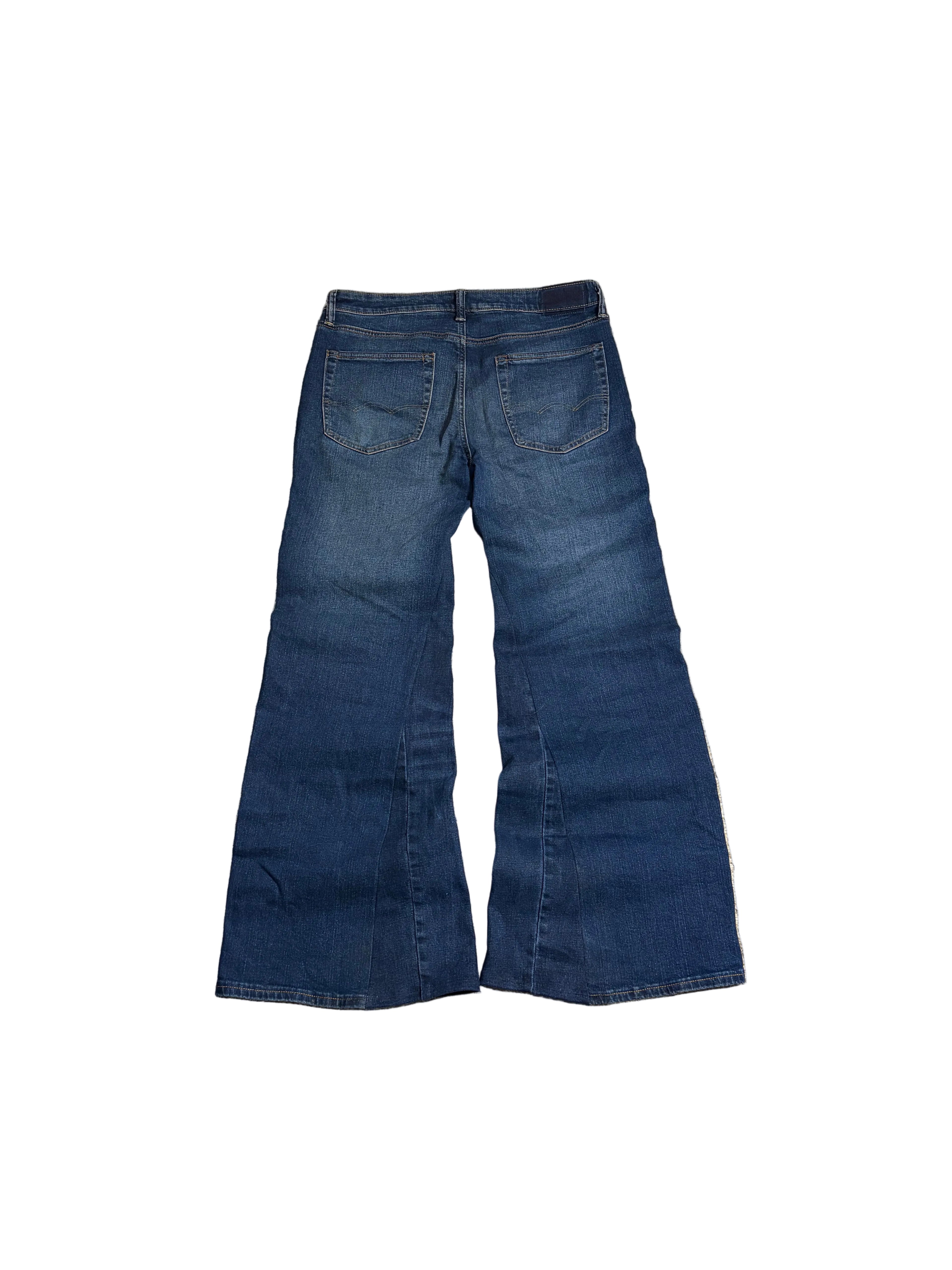 blue washed flared jeans. Size: 32x32