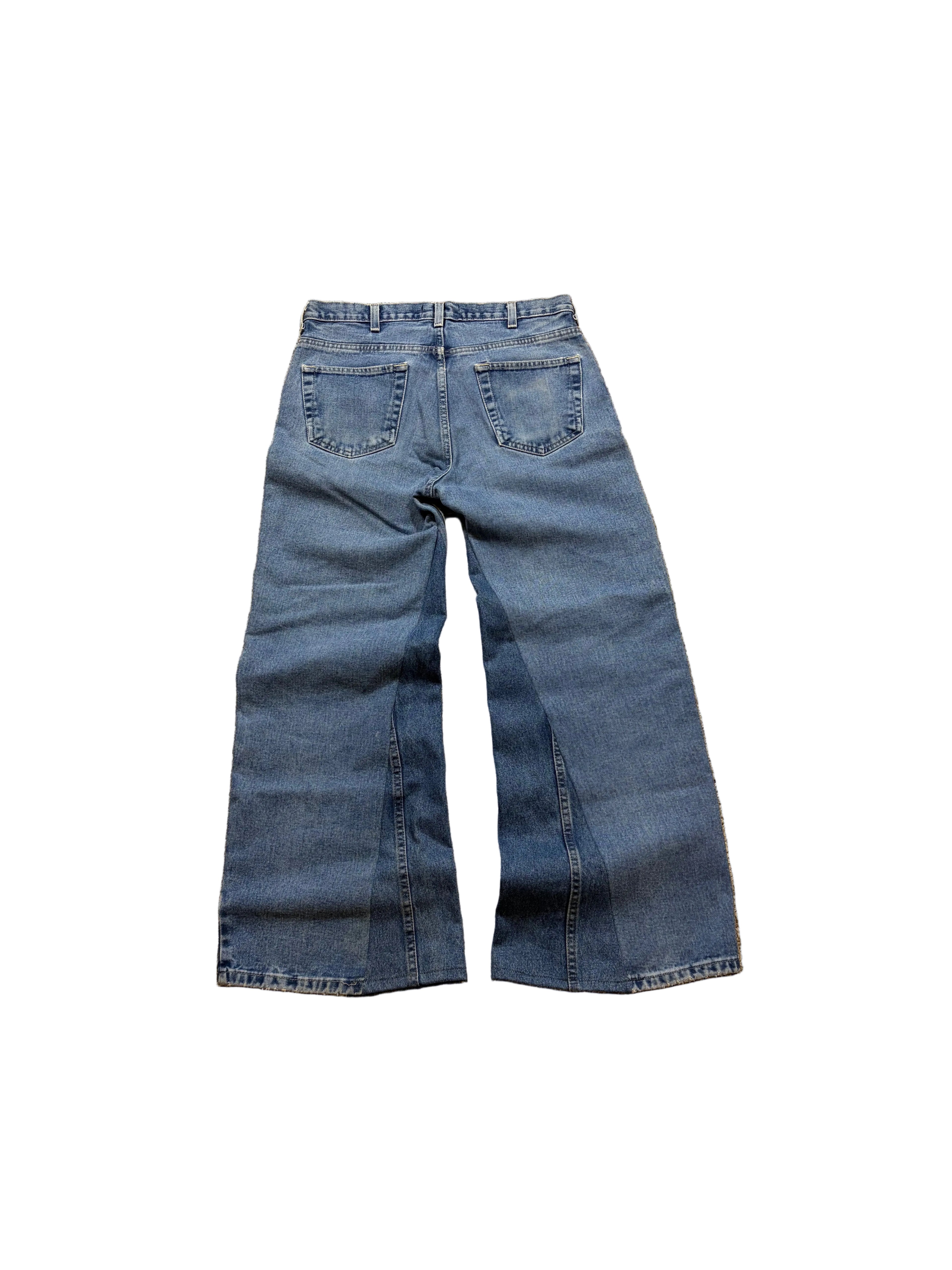 Light blue vintage baggy jeans. Size: 32x30