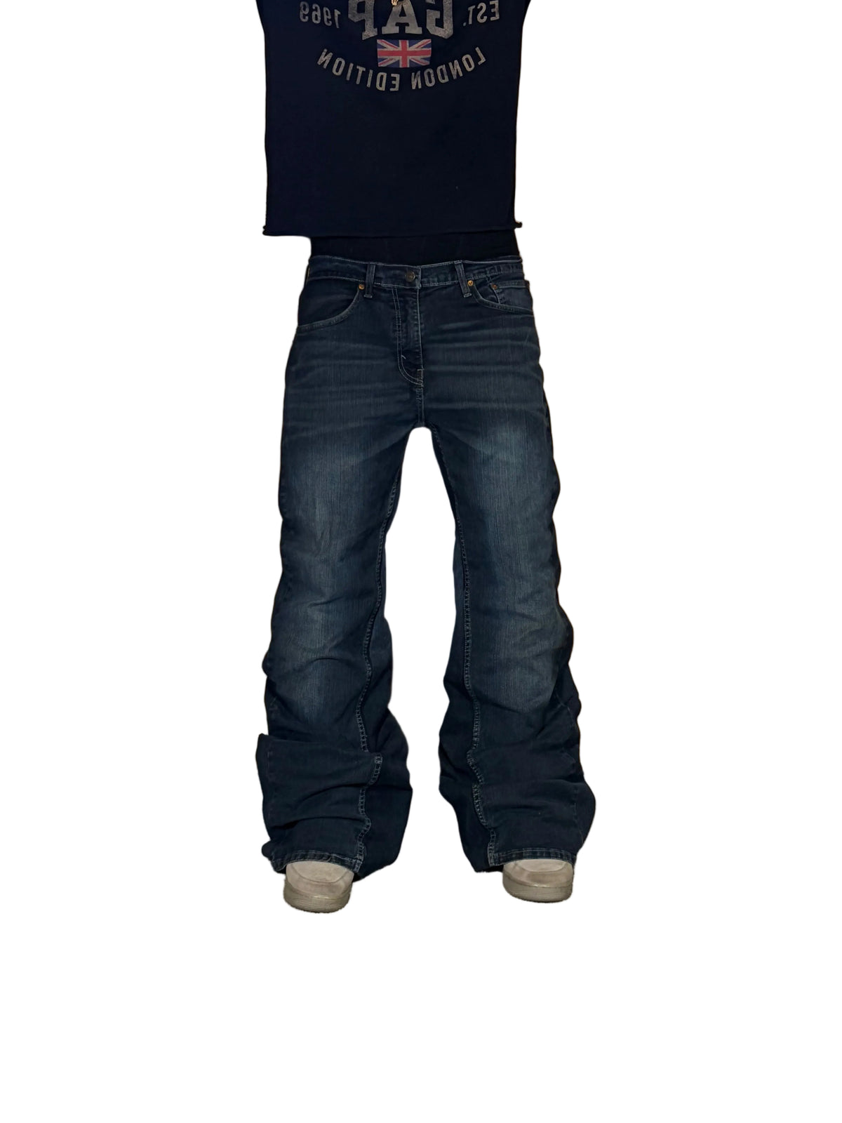 Vintage dark blue bootcut jeans. Size: 34x36