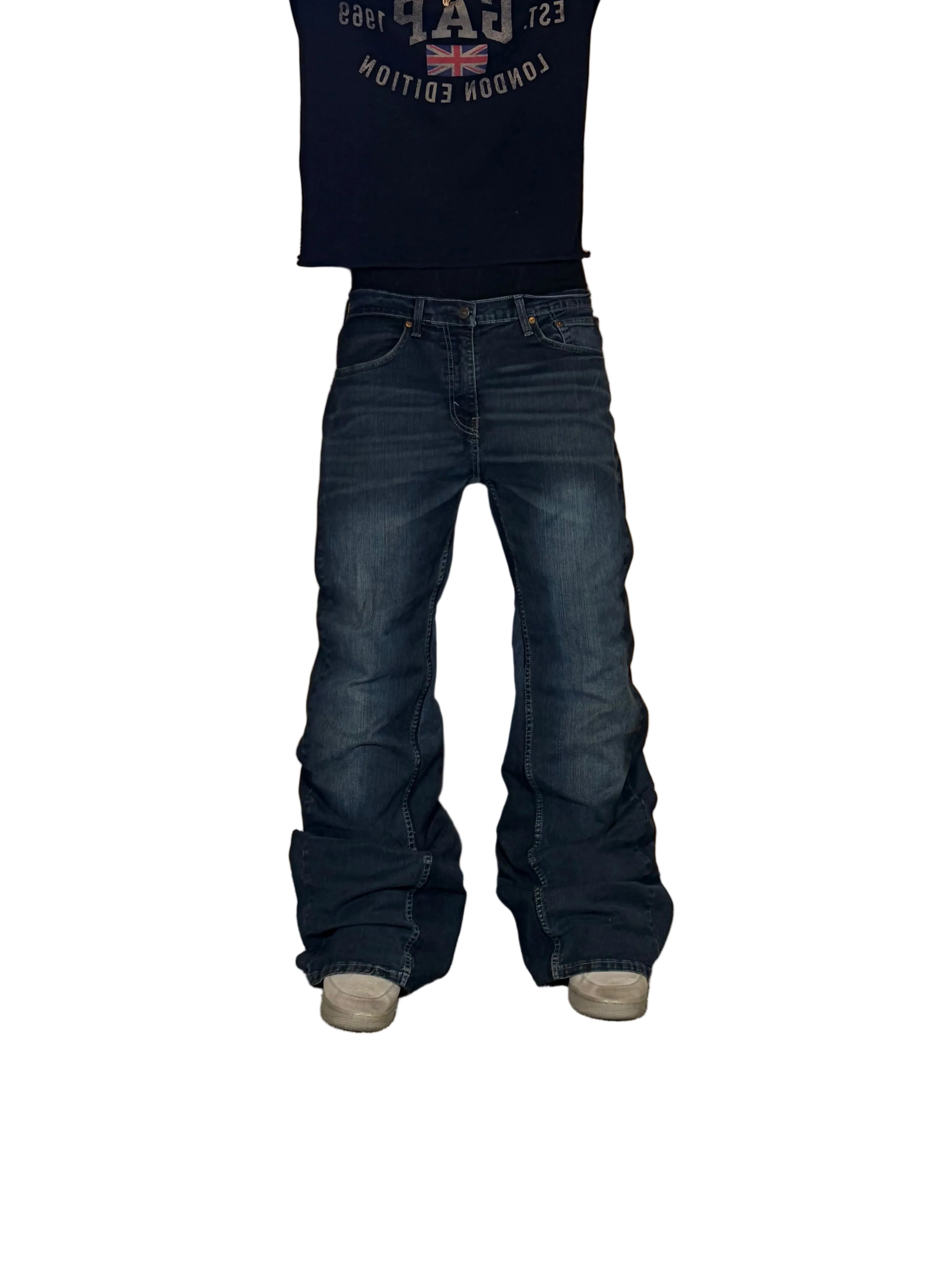Vintage dark blue bootcut jeans. Size: 34x36