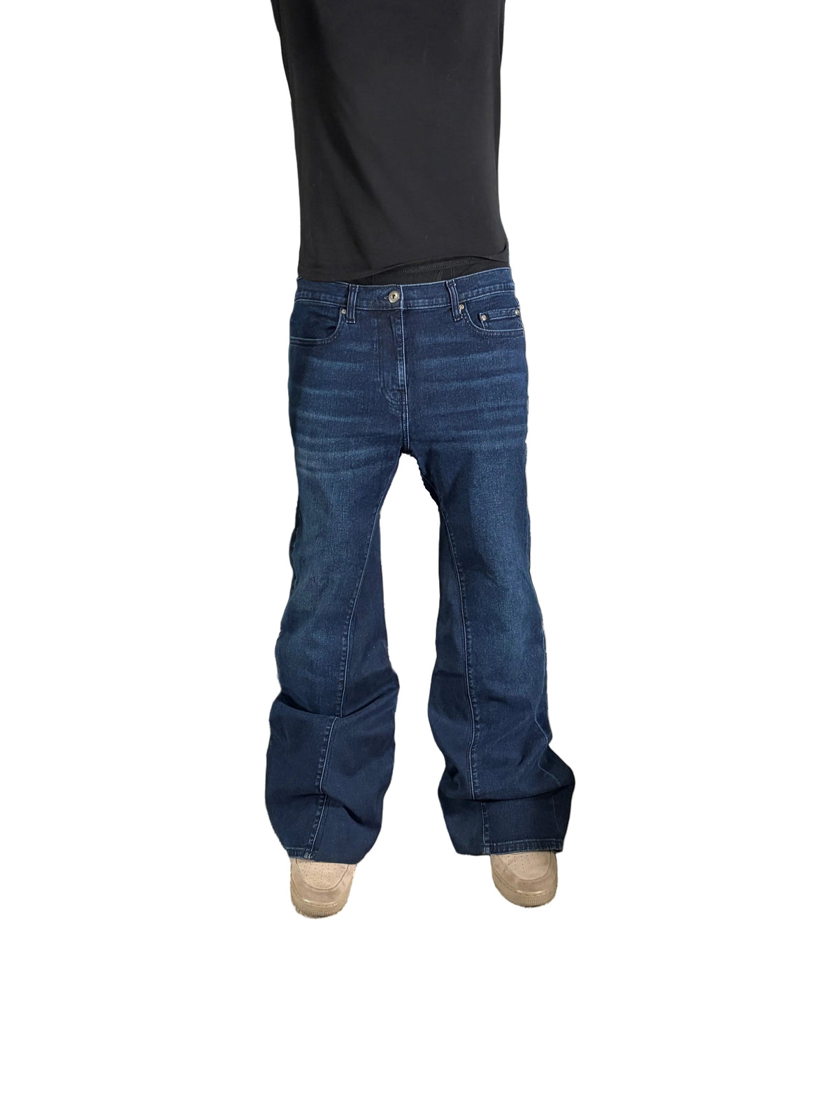 Dark blue flared jeans. Size: 34x32