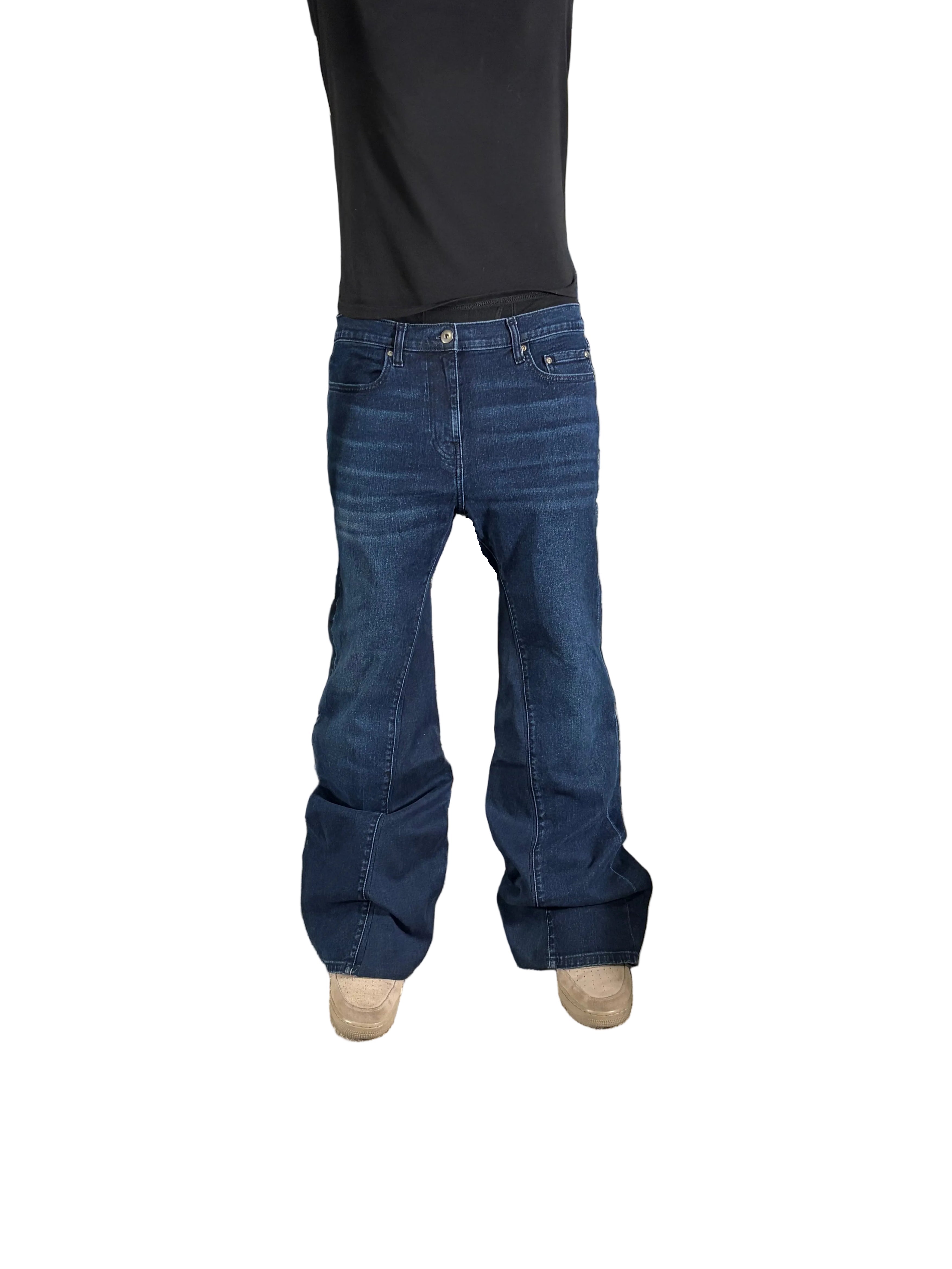 Dark blue flared jeans. Size: 34x32