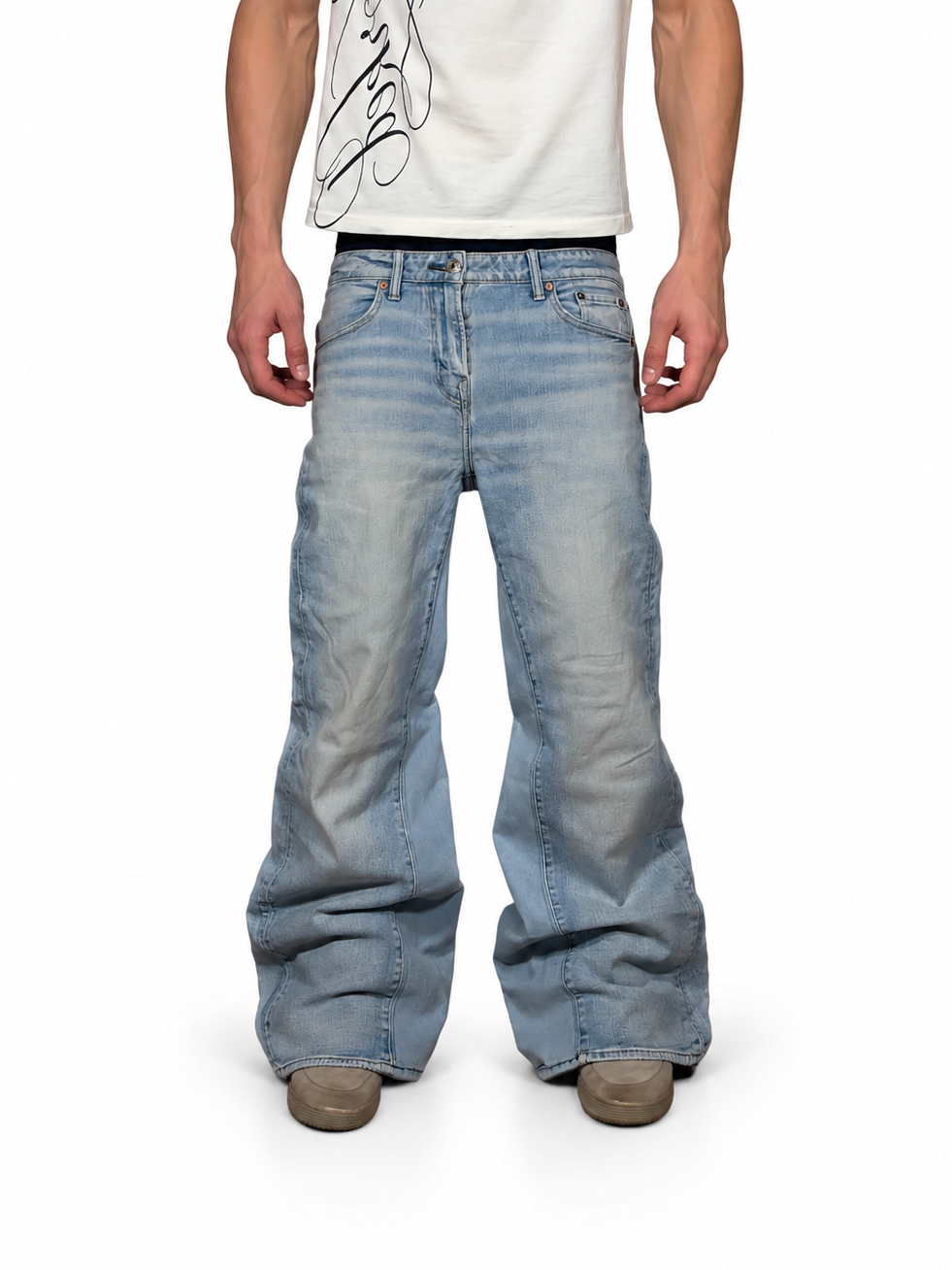 Light blue baggy bootcut jeans. Size: 30x32