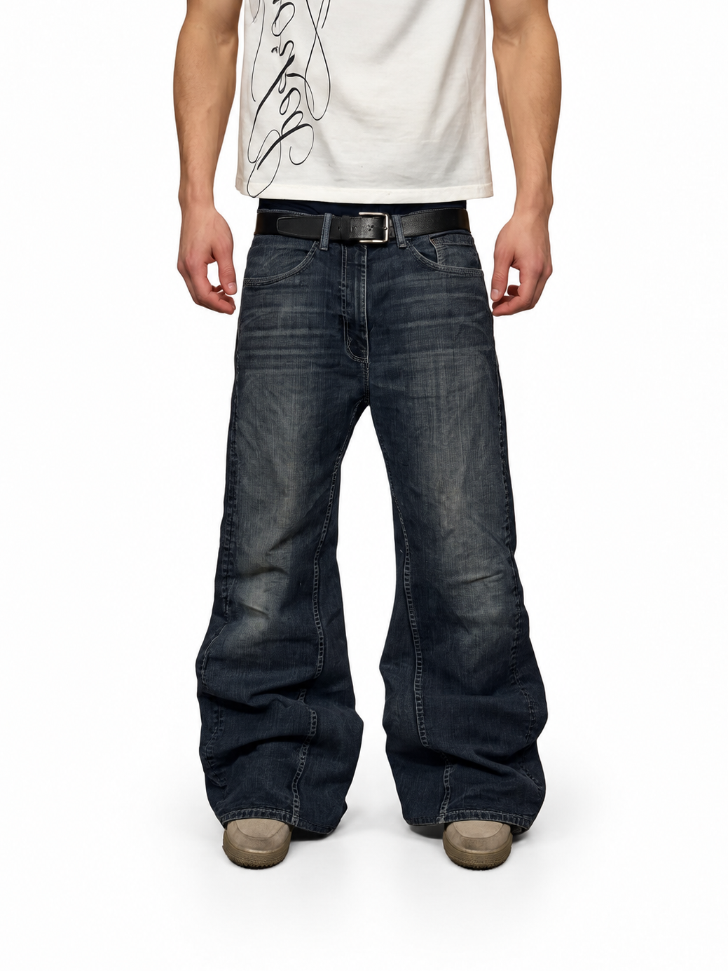 Dark blue washed baggy bootcut jeans. Size: 34x32