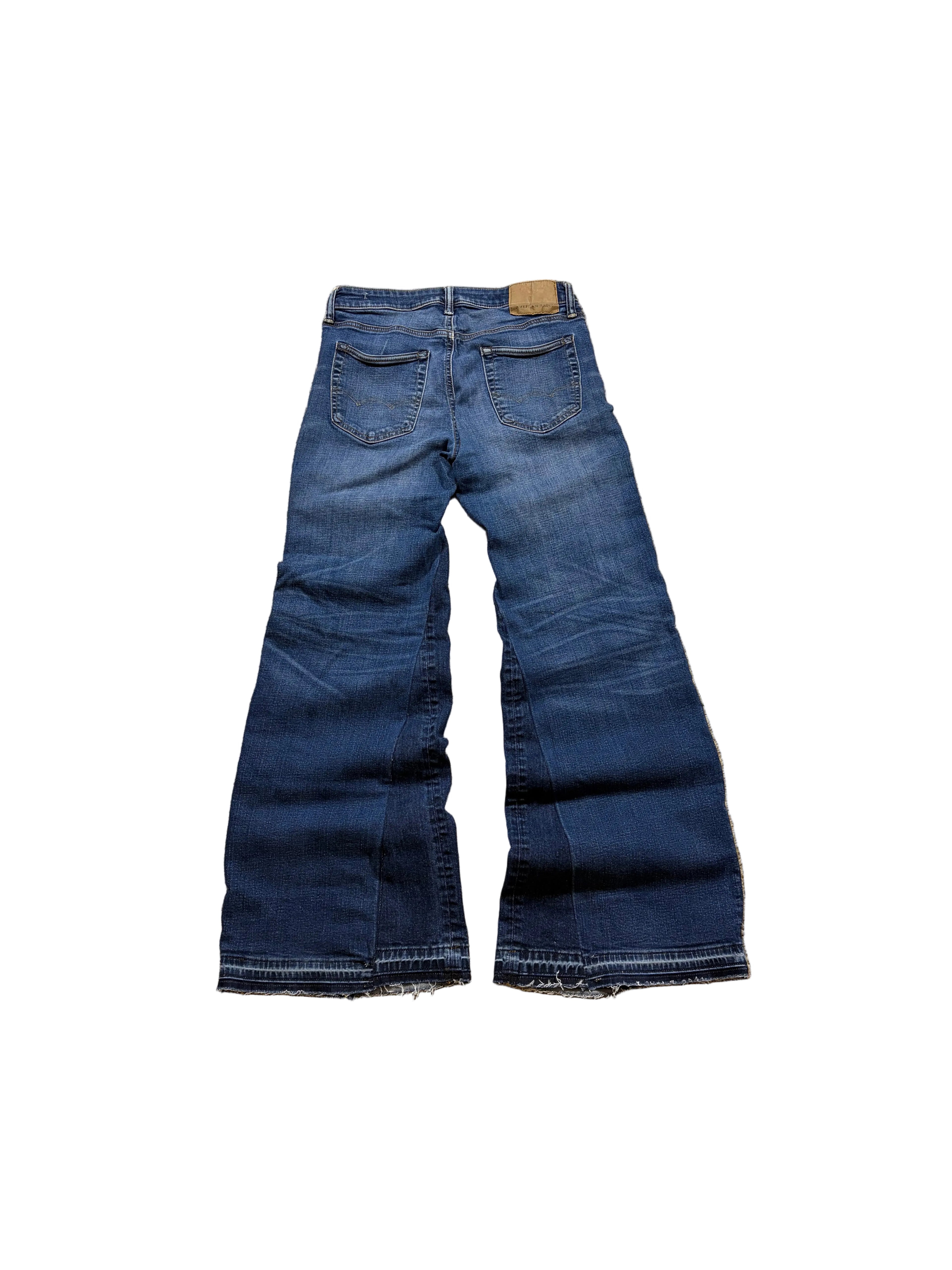 Dark blue washed flared jeans. Size: 30x34