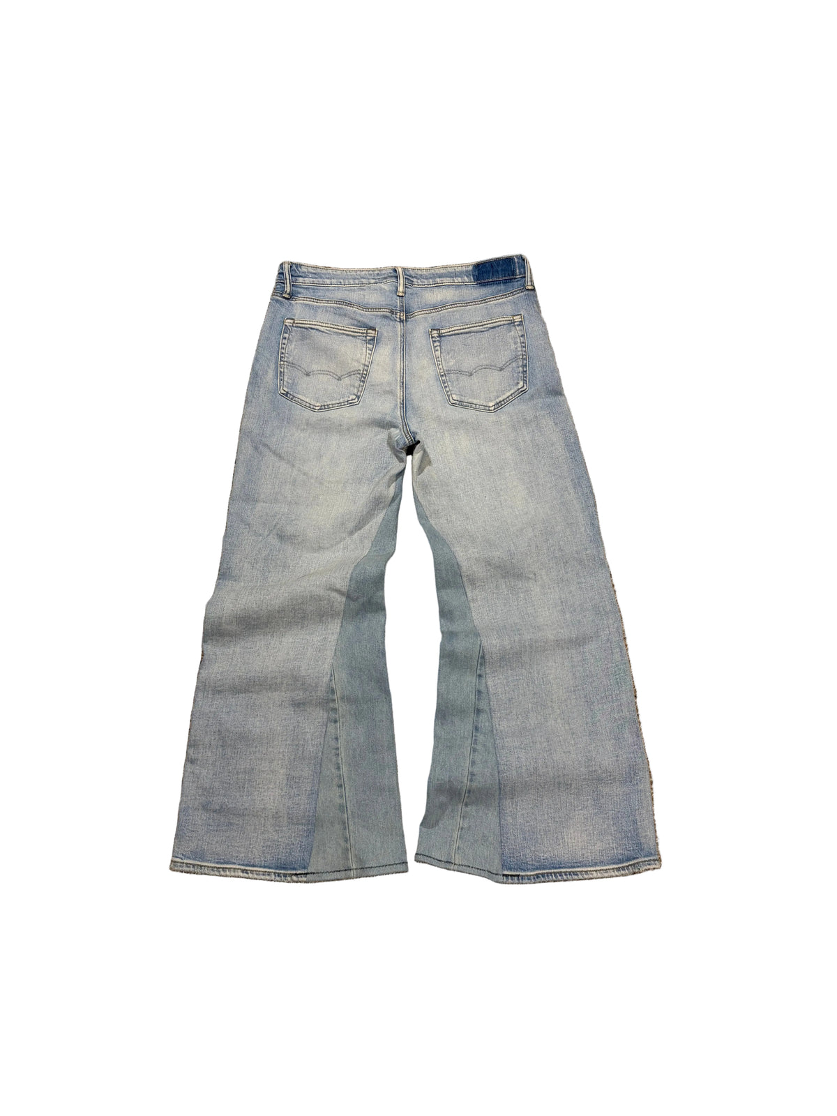 Light blue baggy jeans. Size: 33x30
