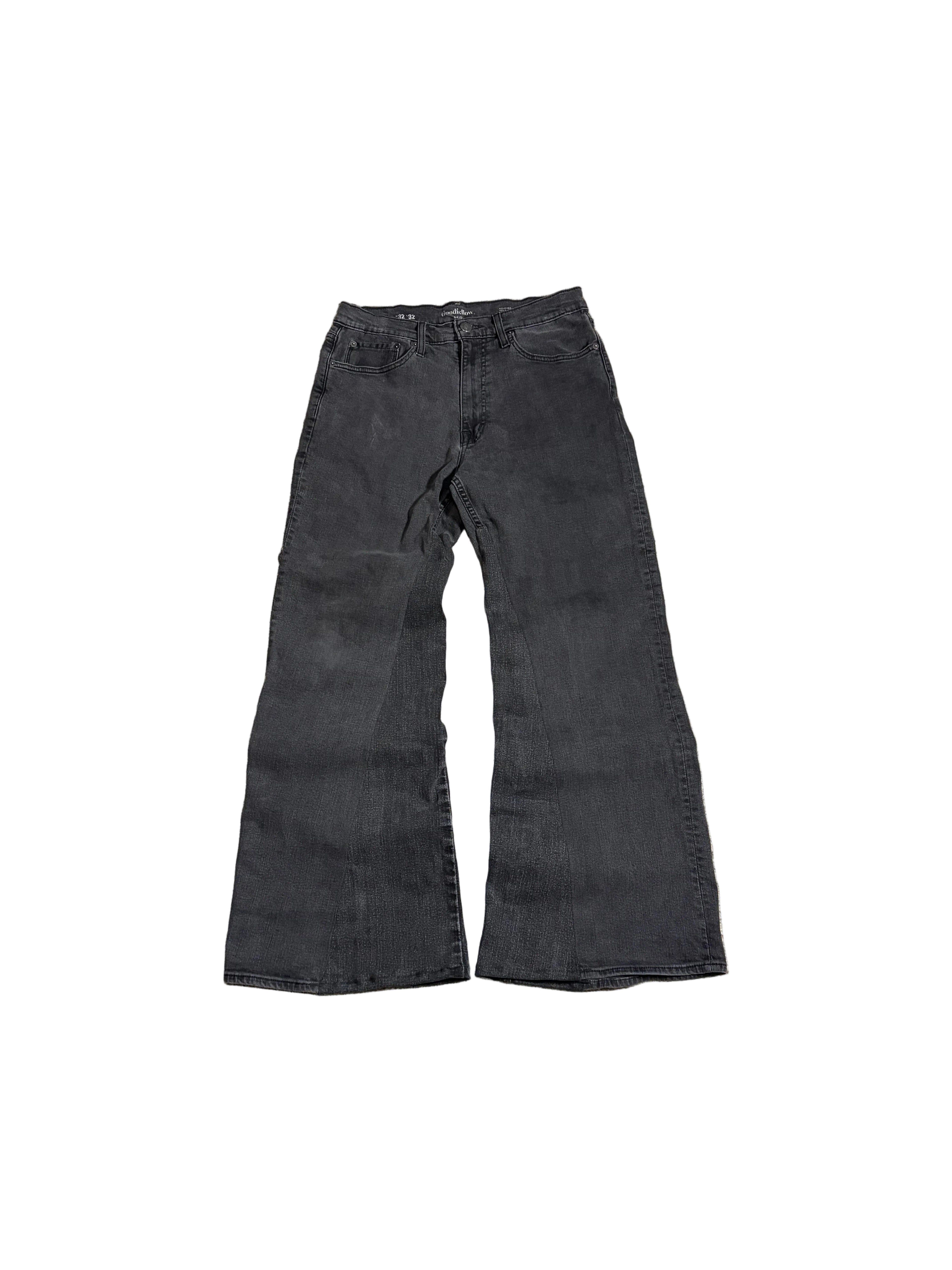 Dark gray baggy flared jeans. Size: 32x32